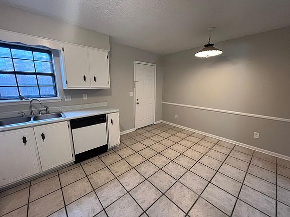 3rd image of 1220 Louisville St #2