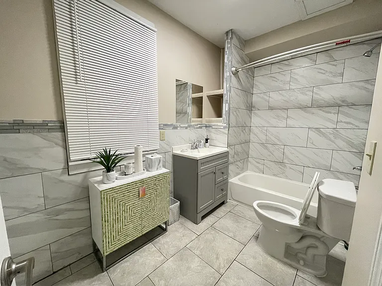 516 N Broadway #101 — Photo 9