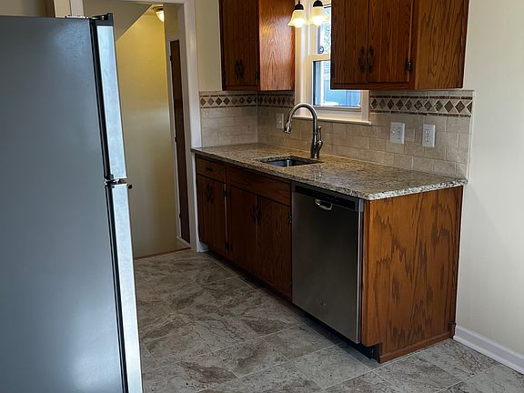 3rd image of 13414 Netherwood St