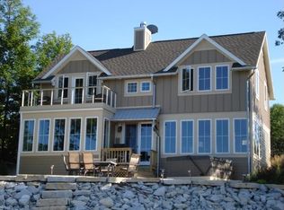 4753 Edgewater Beach Rd, Green Bay, WI 54311