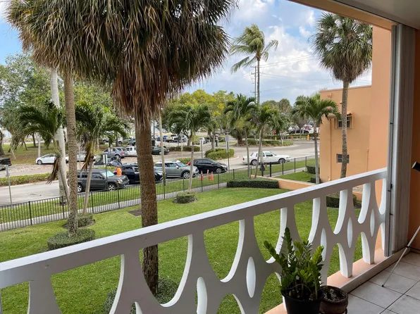 15 S Golfview Road #204, Lake Worth Beach, FL 33460