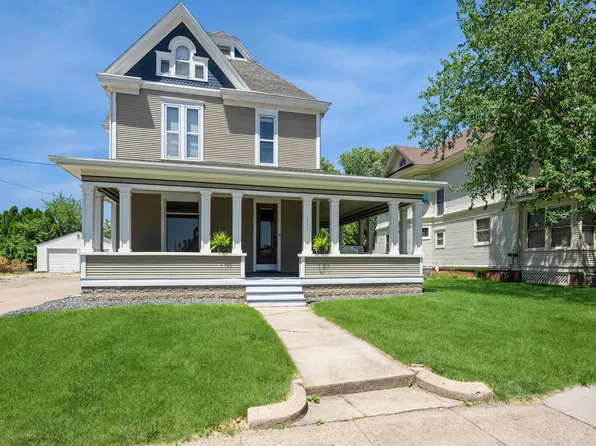 420 1st Ave W, Newton, IA 50208