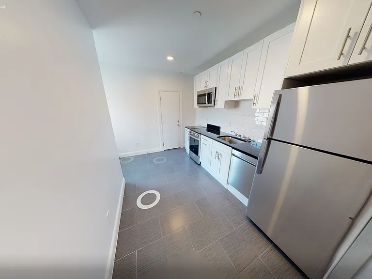 123 Sutherland Rd #1L — Photo 1