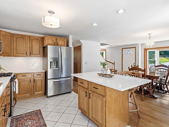 4th image of 1251 Shawsheen St
