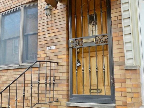 3rd image of 2412 S Juniper St