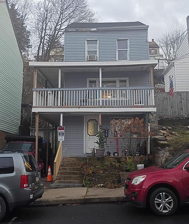 2nd image of 231 Laurel St