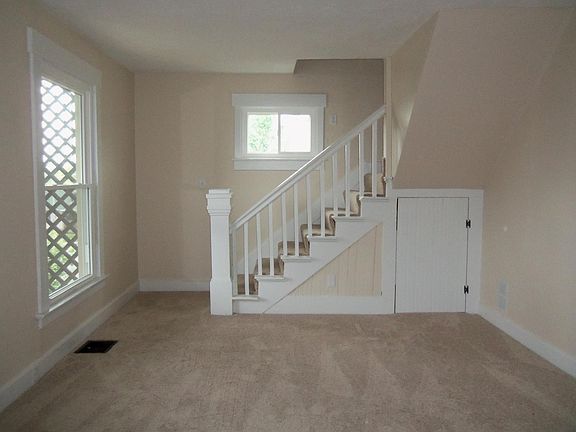 4th image of 4246 Woodcliffe Ave
