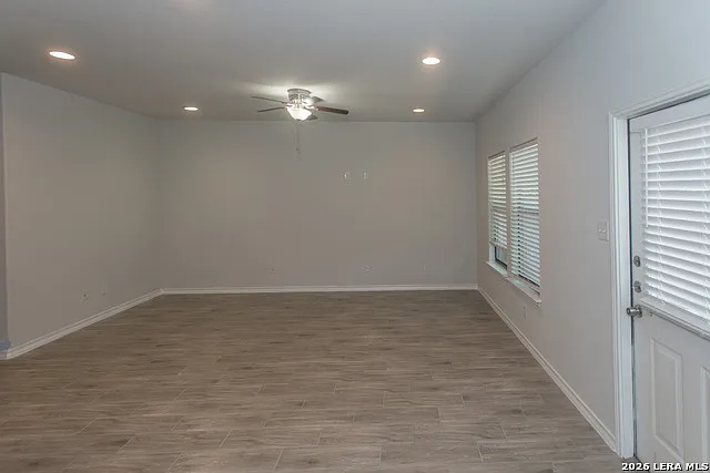 3 bed, 2.5 bath, 1810 sqft, $1,575 — Photo 3