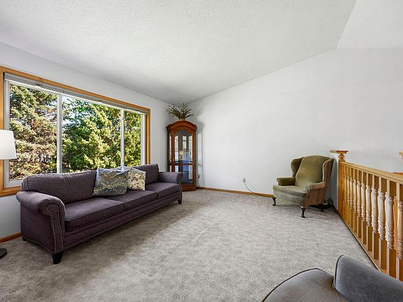 2nd image of 16105 Inglewood Dr