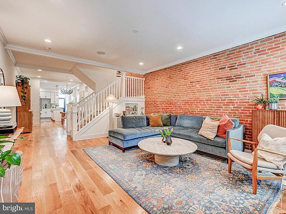 4th image of 2021 E Lombard St