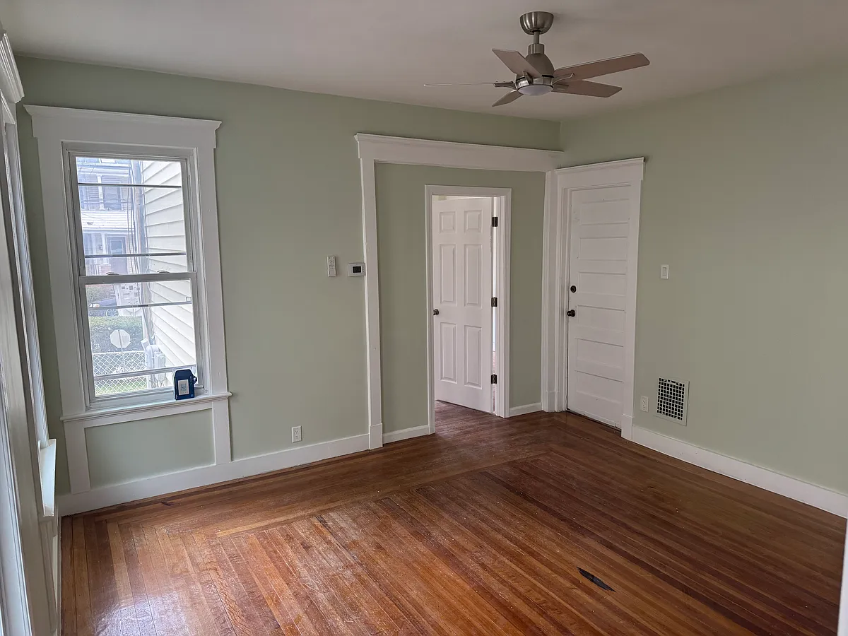 Building Photo - 156 Gilbert Ave #1
