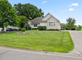 4940 Stillmeadow Dr, Howell, MI 48843