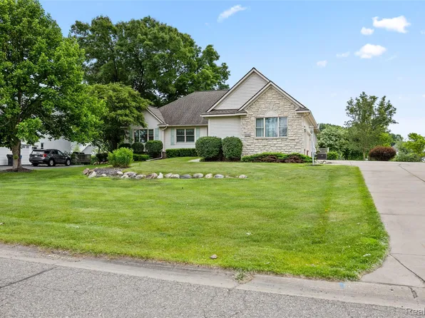 4940 Stillmeadow Dr, Howell, MI 48843