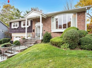 131 Executive Dr, Manhasset Hills, NY 11040