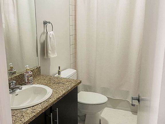 3rd image of 2950 N Lincoln Ave #103