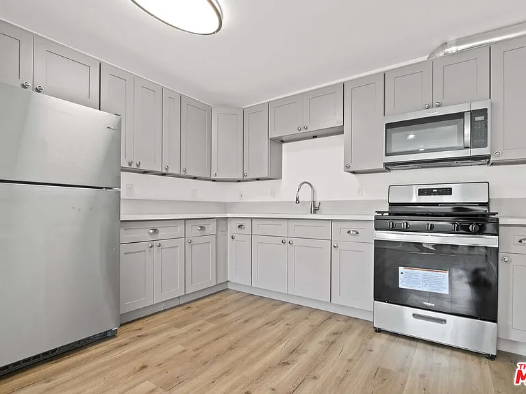 649 W 92nd St — Photo 5