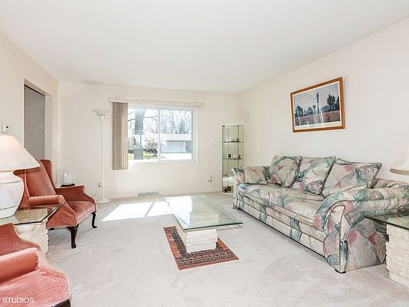 3rd image of 2710 Diamond Ct