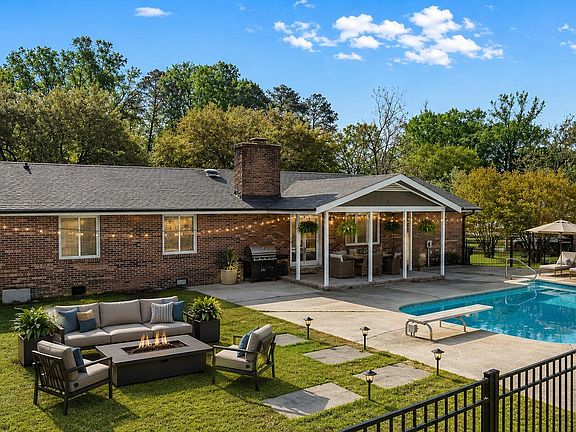 5th image of 705 Clarence Court