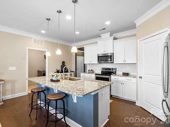 5th image of 16 Regent Heights Rd