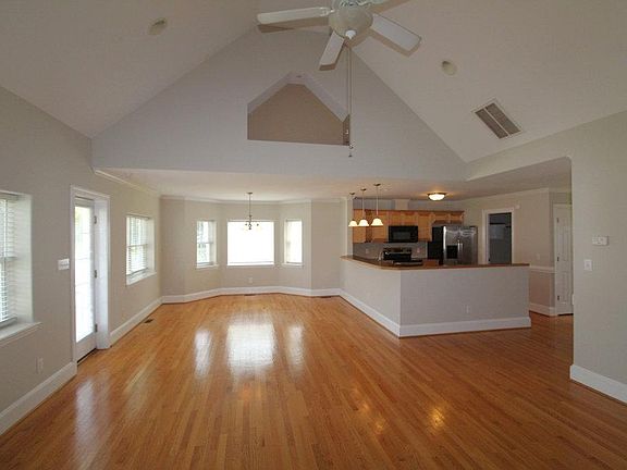 4th image of 120 Magnolia Dr
