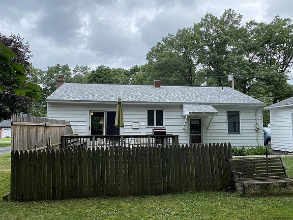 3rd image of 522 Leahy Ln