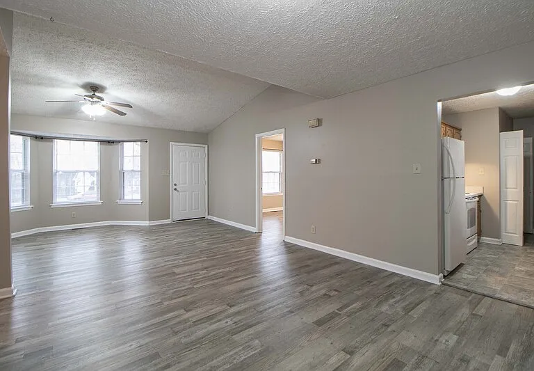 131 Lilian Dr — Photo 10