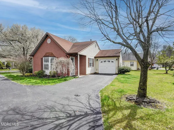 8 Edgeware Close #1000, Freehold, NJ 07728