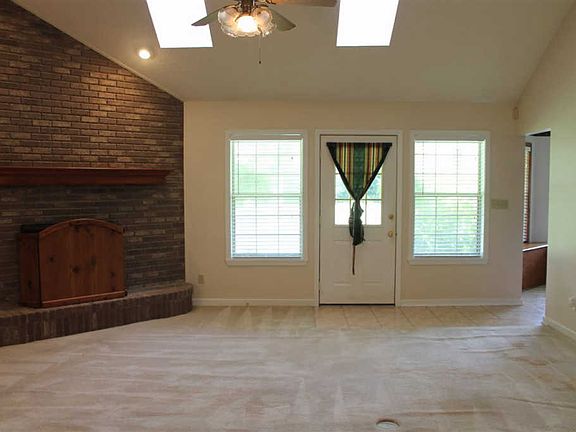 5th image of 1867 Jayroe Dr