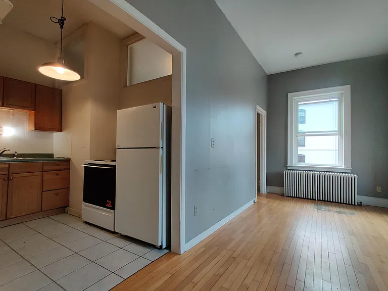 111 College St #4C — Photo 1