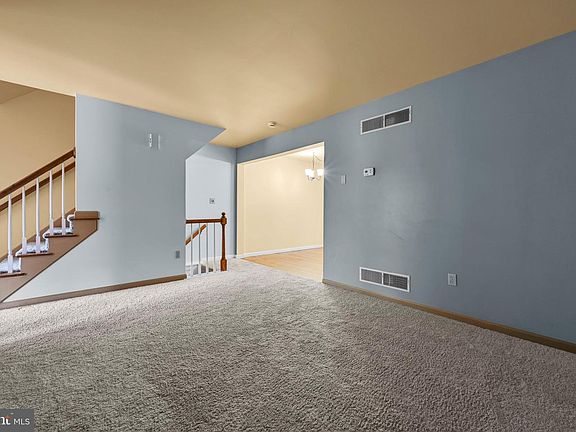 3rd image of 51 Ironstone Dr