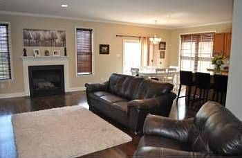 3rd image of 221 Barefield Ln