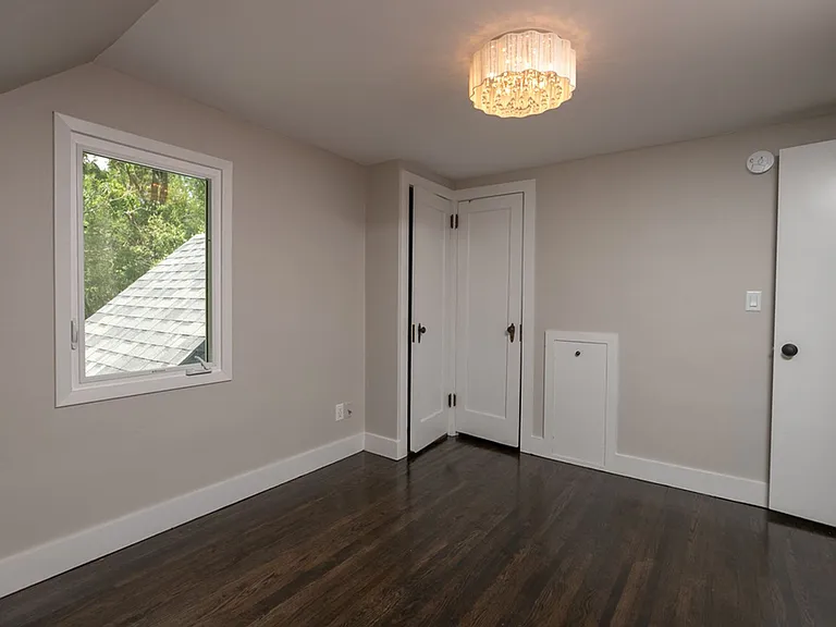 8 18th Ave SW — Photo 15