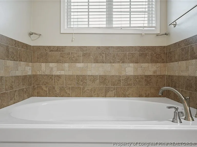 415 Highgrove Dr — Photo 27