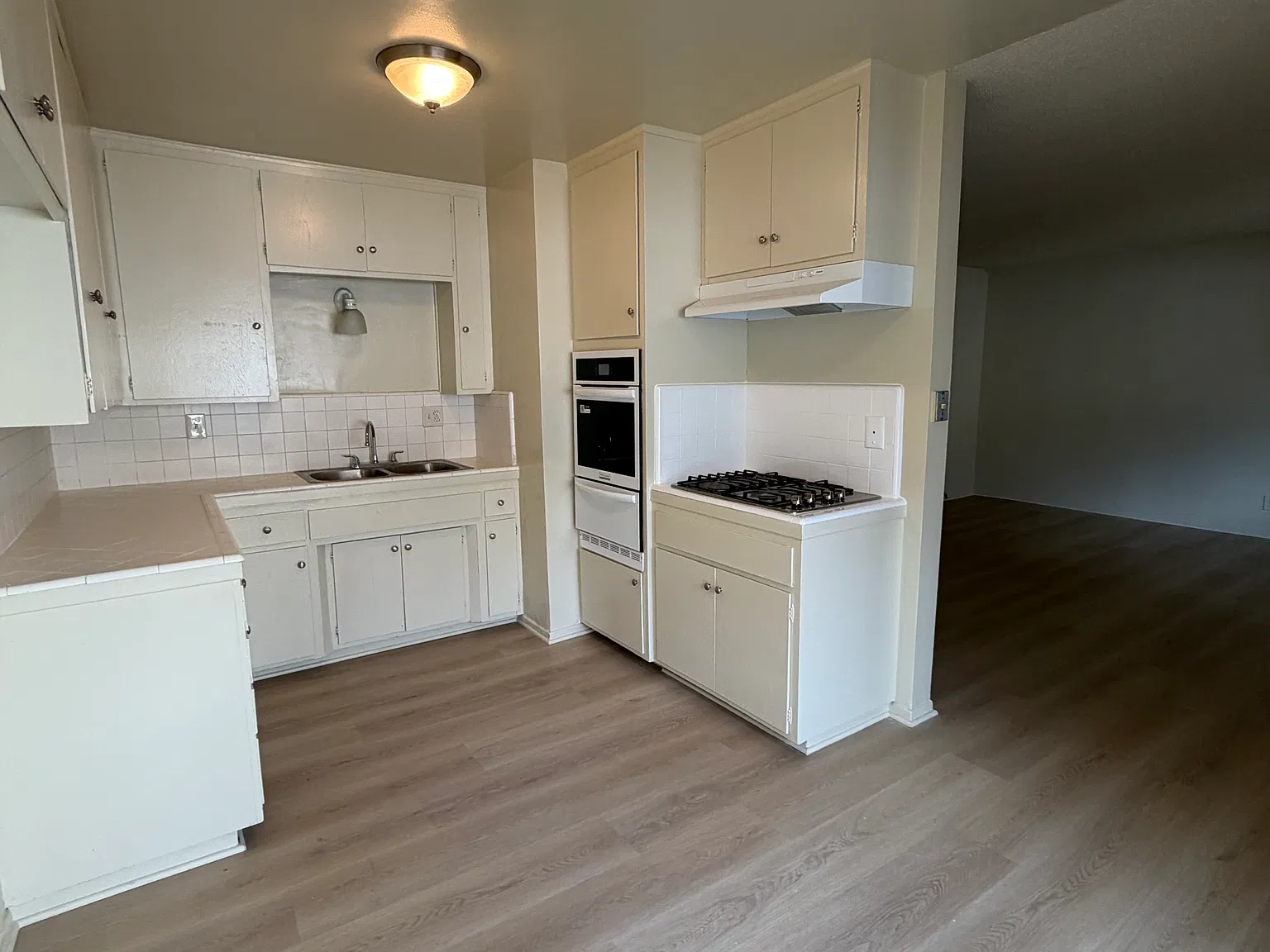 2 bed, 1000 sqft, $2,150 — Photo 2
