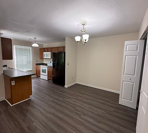 3rd image of 214 W Reedy Fork Rd #214