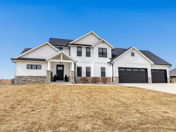 707 Covered Wagon Trl, Pulaski, WI 54162