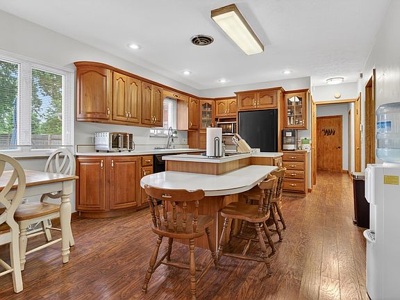 5th image of 3132 Fairview Ave