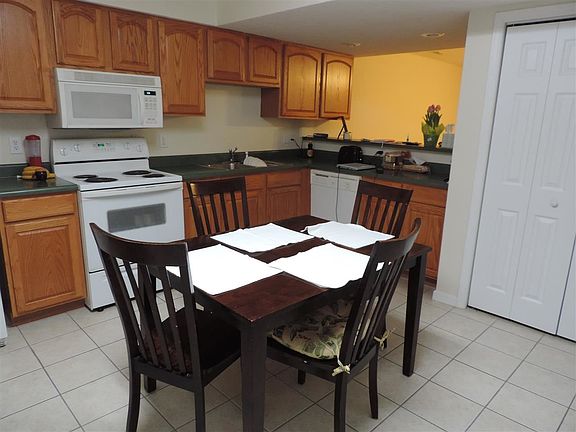 3rd image of 3461 S Oaklawn Cir