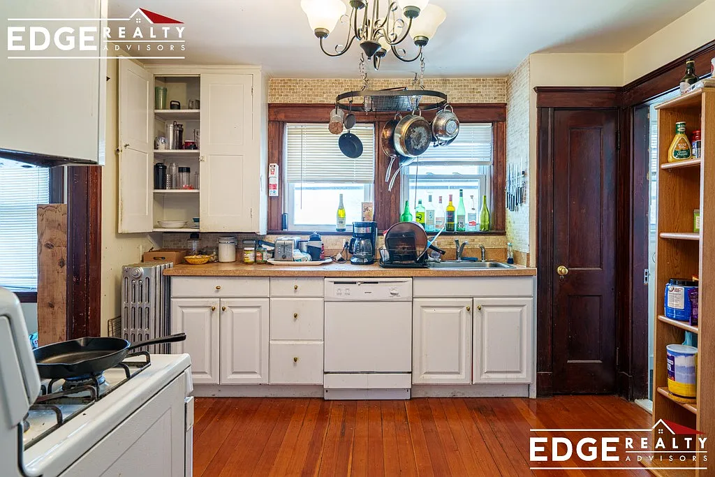 4 bed, 1.5 bath, $3,800 — Photo 4