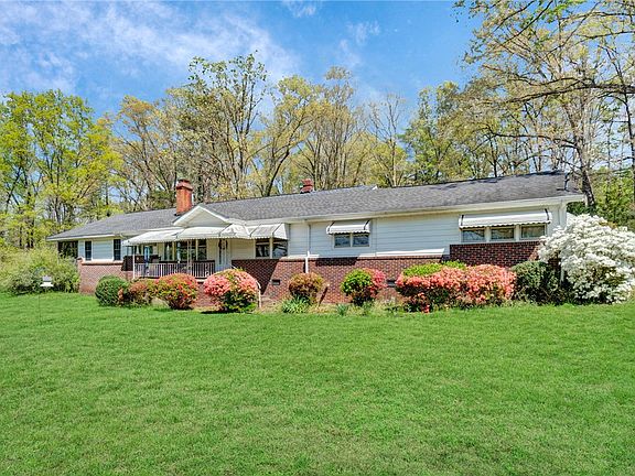 4th image of 826 Pickens Dr
