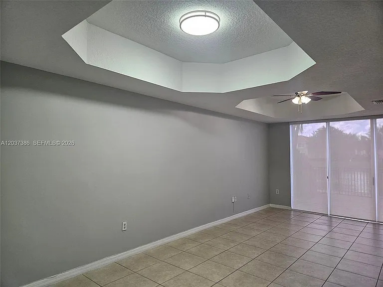 15270 SW 30th Ter — Photo 2
