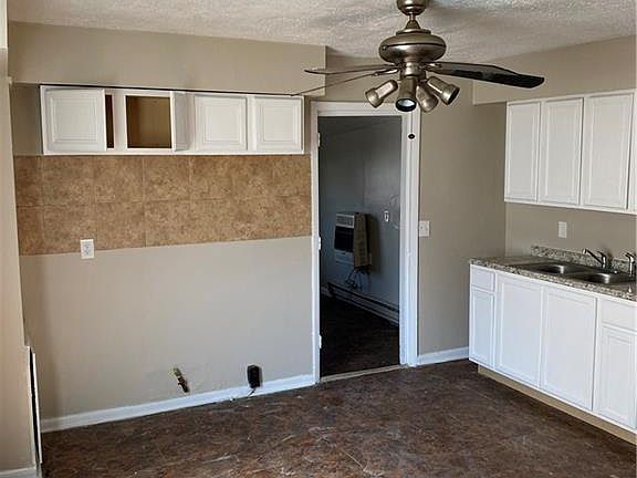 3rd image of 19317 Meadowlark Ln