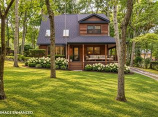31 Washington Heights Ave, Hampton Bays, NY 11946