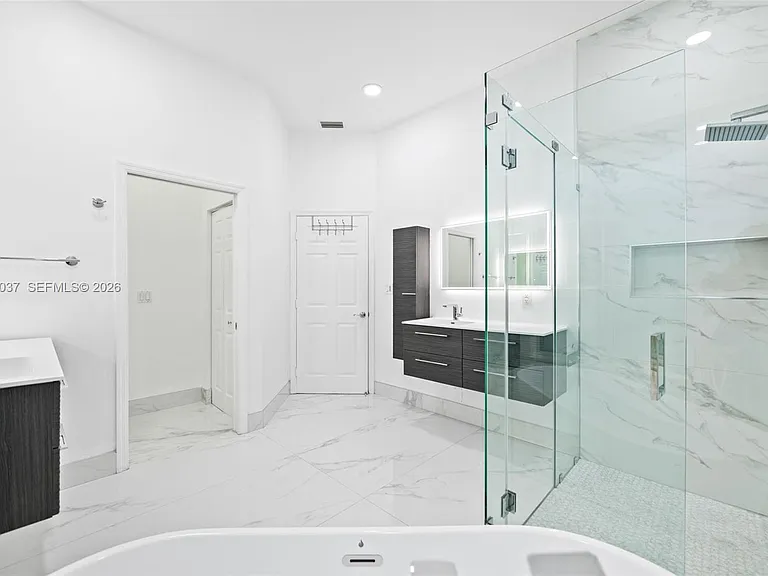 2497 Bay Isle Dr — Photo 19