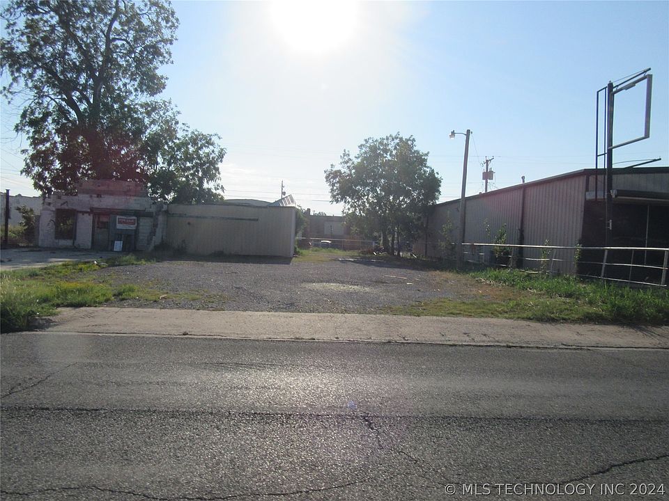 2nd image of 404 S Main St