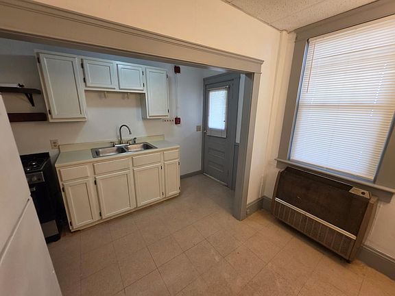 3rd image of 66 King St APT 3