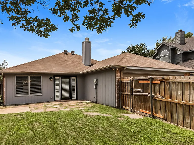 2524 Park Valley Dr — Photo 16