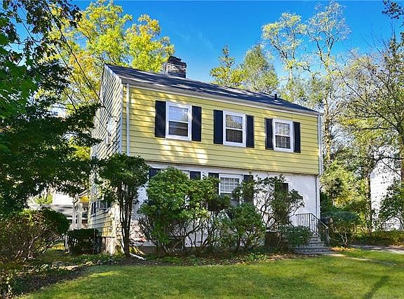 Oversized lot gives extra privacy.