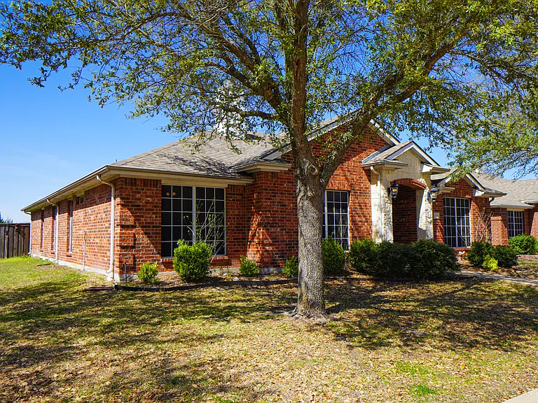 2161 Teagle Dr — Photo 4