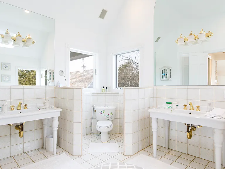 390 Old Montauk Hwy — Photo 17